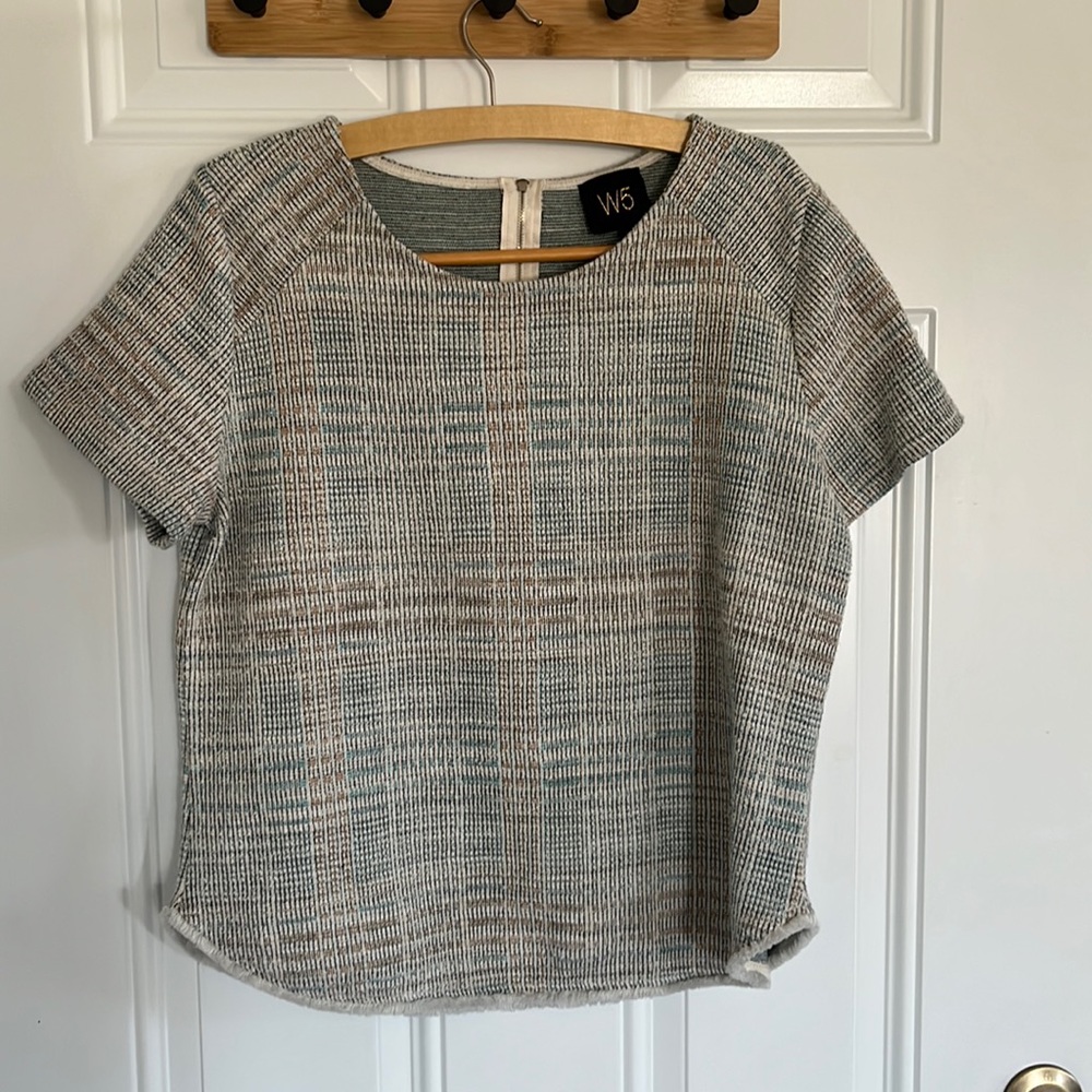 W5 top, weave texture with soft material. Size Large